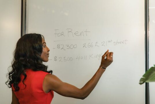 https://www.pexels.com/photo/woman-writing-on-a-whiteboard-10376001/
