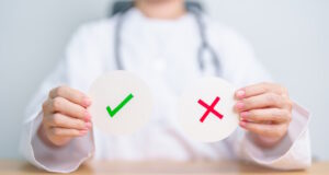 https://www.vecteezy.com/photo/53121756-doctor-show-wrong-and-right-symbol-paper-true-and-false-accept-and-rejected-evaluation-diagnosis-vote-poll-yes-or-no-health-medical-and-survey-concepts