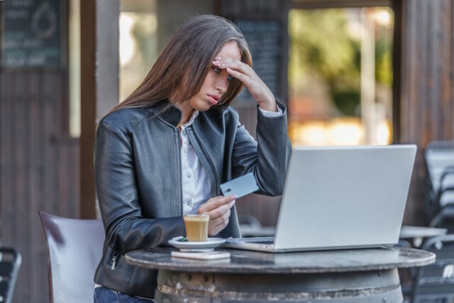 vecteezy_frustrated-woman-losing-money-in-online-gaming_35998390 https://www.vecteezy.com/photo/35998390-frustrated-woman-losing-money-in-online-gaming