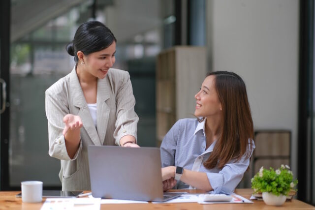 vecteezy_two-young-asian-businesswoman-discuss-with-new-startup_11912819 https://www.vecteezy.com/photo/11912819-two-young-asian-businesswoman-discuss-with-new-startup-project-idea-presentation-analyze-planning-and-financial-statistics-and-investment-market-at-office
