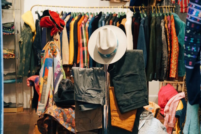 https://www.freepik.com/premium-photo/clothes-hanging-rack-store_102064176.htm#fromView=search&page=1&position=40&uuid=c81ed8fa-806a-4fee-b9b3-2ecd49689b05