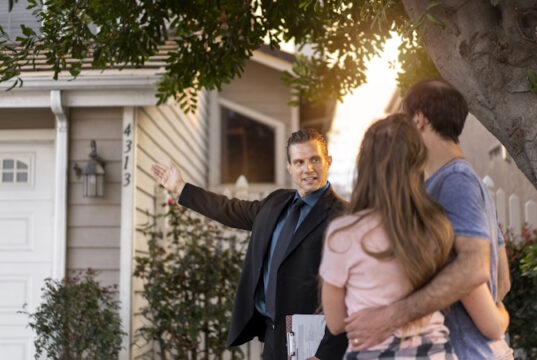 https://www.freepik.com/premium-photo/couple-signing-papers-fr-new-house_25625022.htm