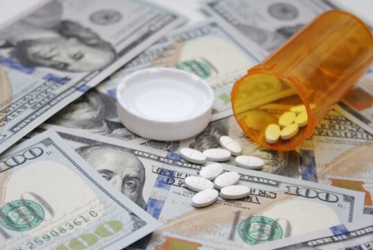 https://www.vecteezy.com/photo/10709770-bangkok-thailand-january-07-2022-pills-and-pill-bottles-scattered-on-us-dollar-bills