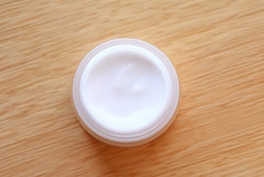 https://www.vecteezy.com/photo/46238326-the-beautiful-photo-captures-the-elegance-of-good-cosmetic-packaging-for-cream-containers-highlighting-future-cosmetic-innovations-with-sleek-modern-designs