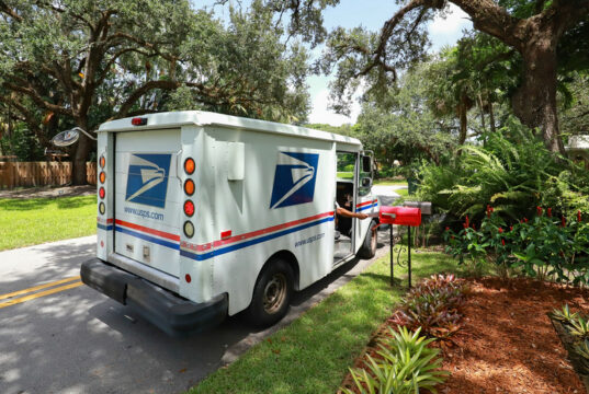 Post Office ID 195360295 © Jillian Cain | Dreamstime.com