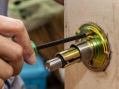 https://www.freepik.com/premium-photo/locksmith-is-repairing-wooden-door-knob-with-screwdriver_4637762.htm#fromView=search&page=1&position=29&uuid=6ec2cb6c-4866-44e7-b54d-f1dd4510c218&query=locksmith