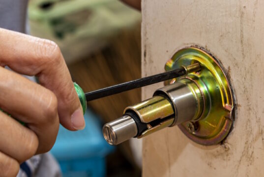 https://www.freepik.com/premium-photo/locksmith-is-repairing-wooden-door-knob-with-screwdriver_4637762.htm#fromView=search&page=1&position=29&uuid=6ec2cb6c-4866-44e7-b54d-f1dd4510c218&query=locksmith