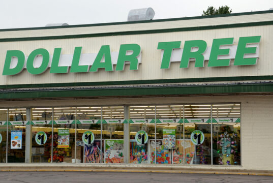Dollar Tree ID 44032757 © Smontgom65 | Dreamstime.com