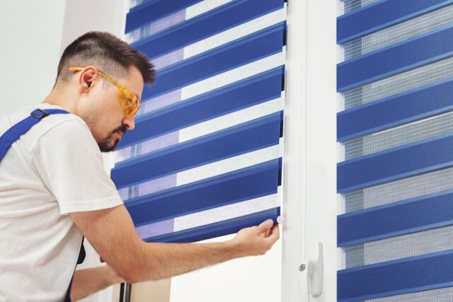 https://www.freepik.com/premium-photo/male-builder-carpenter-pulling-down-blue-jalousie-window-repairing-inspection-fabric_17191834.htm#fromView=search&page=1&position=9&uuid=97391404-c9aa-4131-9773-a718e4239fe3&query=window+shade+installer