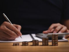https://www.vecteezy.com/photo/18772533-businessman-amount-of-income-from-savings-fund-business-success-concept-finance-and-business-strategy-in-investing-successful-money-growth-to-success-or-profit