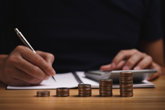 https://www.vecteezy.com/photo/18772533-businessman-amount-of-income-from-savings-fund-business-success-concept-finance-and-business-strategy-in-investing-successful-money-growth-to-success-or-profit