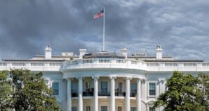 White House https://www.vecteezy.com/photo/12208276-washington-white-house-on-sunny-day