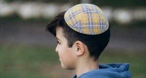 https://judaica.city/products/yellow-checkered-kippah?variant=46371434791218