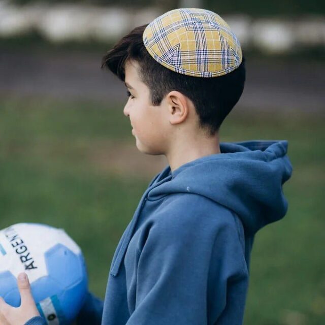 https://judaica.city/products/yellow-checkered-kippah?variant=46371434791218