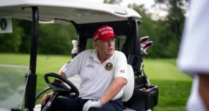 https://www.nytimes.com/2023/08/10/sports/golf/trump-liv-golf-bedminster.html