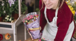 https://www.freepik.com/free-photo/content-woman-arranging-delivered-flowers_1778123.htm#fromView=search&page=1&position=10&uuid=42375627-a8d5-4e36-b39a-544f70a0d94a&query=floral+shop