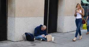 ID 39025918 | Homeless © Noamfein | Dreamstime.com