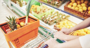 https://www.vecteezy.com/photo/3657142-a-woman-chooses-fresh-food-in-a-supermarket