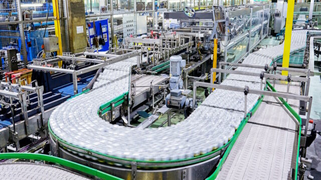 manufacturing Beverage cans on conveyor belt https://www.vecteezy.com/photo/14324771-beverage-cans-on-conveyor-belt
