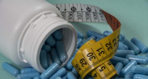 https://www.vecteezy.com/photo/54948898-bottle-of-pills-some-of-which-spilled-a-light-blue-surface