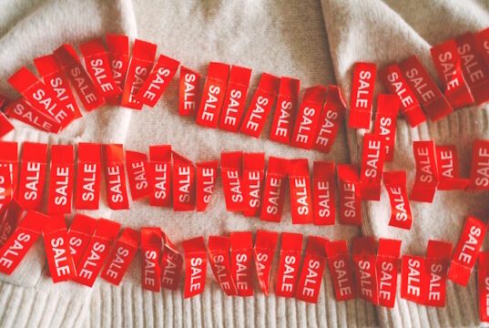 https://www.vecteezy.com/photo/50276459-cozy-sweater-adorned-with-holiday-sale-tags