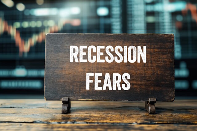 vecteezy_recession-fears-message-on-a-wooden-sign_54472135 https://www.vecteezy.com/photo/54472135-recession-fears-message-on-a-wooden-sign