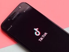 https://www.vecteezy.com/photo/13840928-tiktok-application-on-samsung-smartphone-screen-on-pastel-background-tiktok-is-a-popular-video-sharing-social-networking-service-owned-by-bytedance