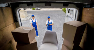 https://www.freepik.com/premium-photo/two-removal-company-workers-unloading-boxes-from-minibus_17790624.htm#fromView=search&page=1&position=5&uuid=57d44e74-825d-4d52-ace3-1b5143762c18&query=moving