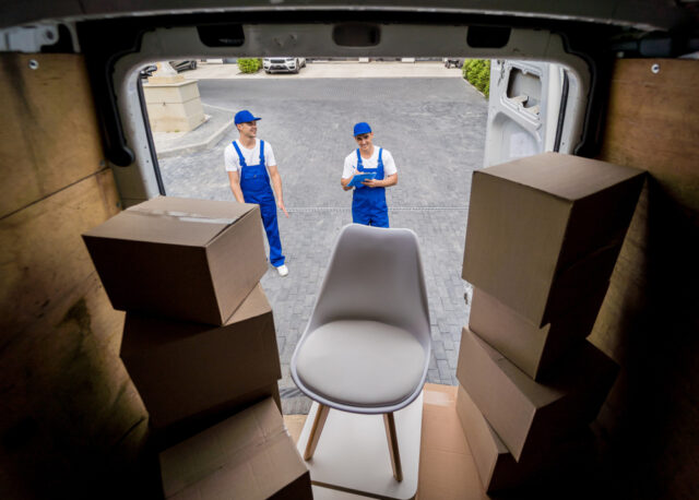 https://www.freepik.com/premium-photo/two-removal-company-workers-unloading-boxes-from-minibus_17790624.htm#fromView=search&page=1&position=5&uuid=57d44e74-825d-4d52-ace3-1b5143762c18&query=moving