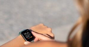 https://www.freepik.com/free-photo/close-up-hand-wearing-smartwatch_20078967.htm#fromView=search&page=1&position=3&uuid=ca57f933-91df-4d23-a186-10e1042c0c99&query=health+watch