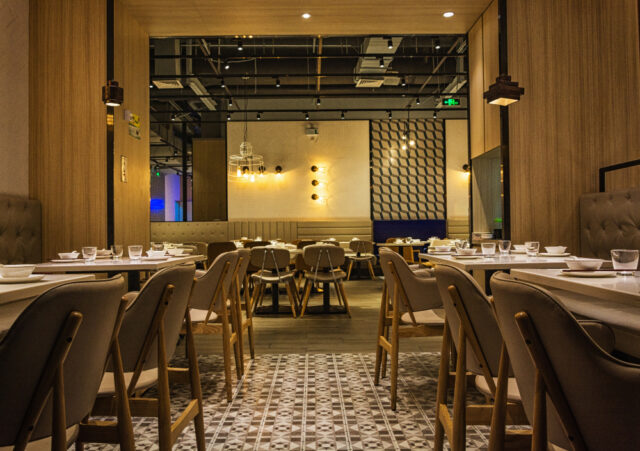 https://www.freepik.com/free-photo/restaurant-interior_1243337.htm#fromView=search&page=1&position=3&uuid=9d4bf6da-20c8-4f57-b9ea-8bc8c9766fcd&query=restaurant+tables