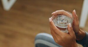 https://www.vecteezy.com/photo/4800425-young-black-woman-drinking-water-during-time-at-home