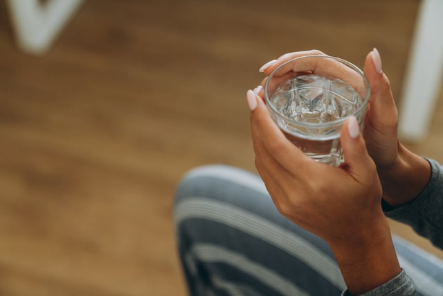 https://www.vecteezy.com/photo/4800425-young-black-woman-drinking-water-during-time-at-home