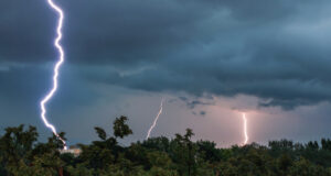 https://www.freepik.com/free-photo/beautiful-shot-lightning-strike-zagreb-croatia_10120003.htm#fromView=search&page=1&position=1&uuid=8ba597f5-11fc-40f9-abec-f8f96ad4e4fa&query=stormy