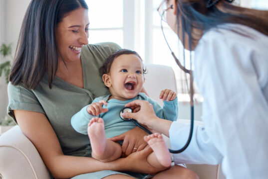 https://www.freepik.com/premium-photo/shes-knows-how-put-smile-your-face-shot-baby-sitting-her-mothers-lap-while-being-examined-by-doctor_26683703.htm#fromView=search&page=1&position=14&uuid=b2116bda-46e9-4f55-a733-524784c47a5a&query=doctor+baby