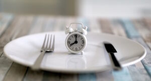 https://www.freepik.com/premium-photo/close-up-view-alarm-clock-plate-intermittent-fasting-diet-concept-time-eat-healthy_125916736.htm#fromView=search&page=1&position=6&uuid=433ace97-e51a-4805-9895-2fdec158a35d&query=intermittent+fasting