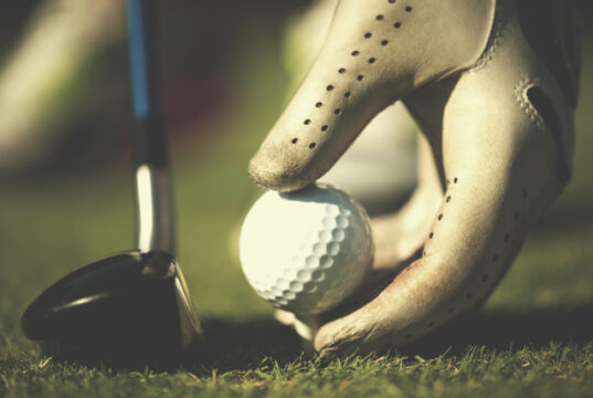 https://www.vecteezy.com/photo/10950689-golf-player-placing-ball-on-tee