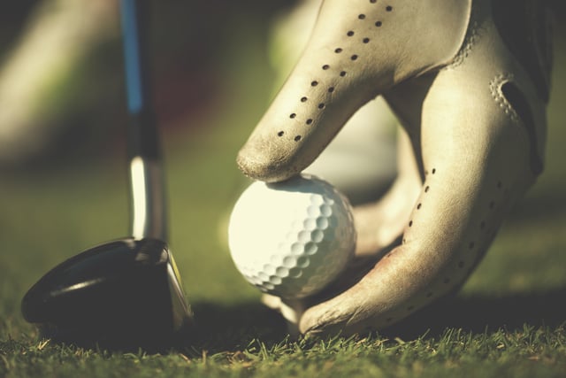 https://www.vecteezy.com/photo/10950689-golf-player-placing-ball-on-tee