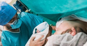 https://www.vecteezy.com/photo/59116481-male-doctor-showing-newborn-baby-to-mother