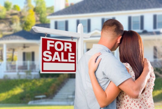 https://www.vecteezy.com/photo/16444313-military-couple-looking-at-house-with-for-sale-real-estate-sign-in-front