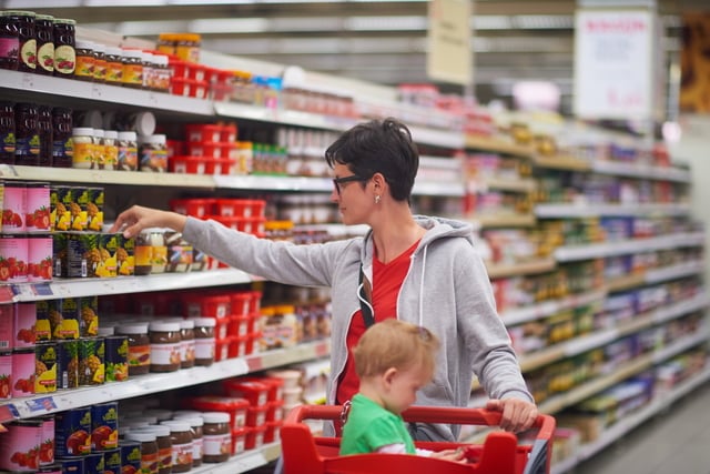 https://www.vecteezy.com/photo/31060036-mother-with-baby-in-shopping