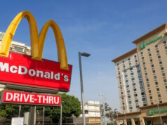 https://www.vecteezy.com/photo/2031377-mcdonald-s-sign-with-hotels-in-background-in-los-angeles-california