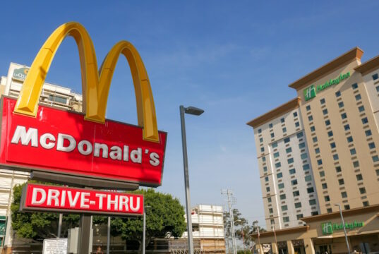 https://www.vecteezy.com/photo/2031377-mcdonald-s-sign-with-hotels-in-background-in-los-angeles-california
