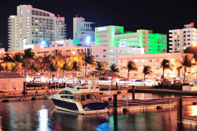 vecteezy_miami-south-beach-street_8310802 https://www.vecteezy.com/photo/8310802-miami-south-beach-street