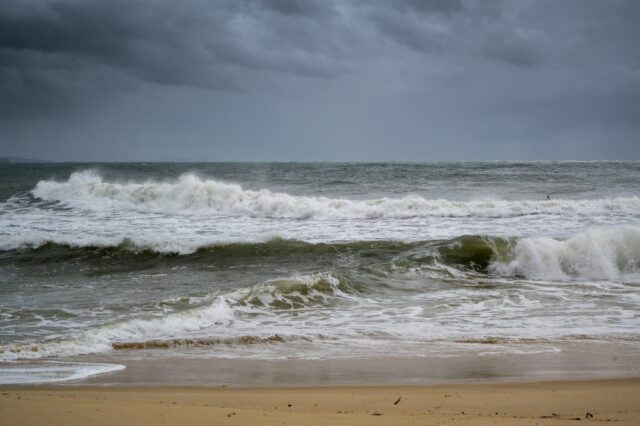 21179 https://www.freepik.com/free-photo/shot-beach-waves-sunshine-coast-queensland-australia_11061937.htm#fromView=search&page=1&position=7&uuid=f030a873-45a1-41dc-aaaf-18e57b997cf4&query=stormy+florida