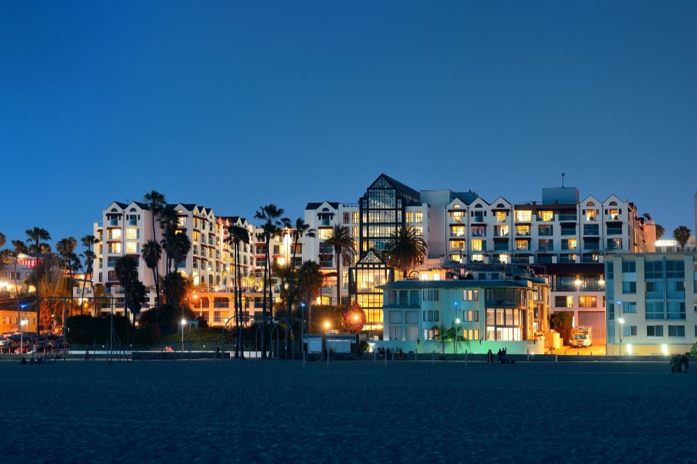 https://www.freepik.com/free-photo/santa-monica-beach-los-angeles_26824098.htm#fromView=search&page=1&position=48&uuid=0c8f21d3-4a98-4bf9-8acc-d64ed0d3d186&query=Miami+properties