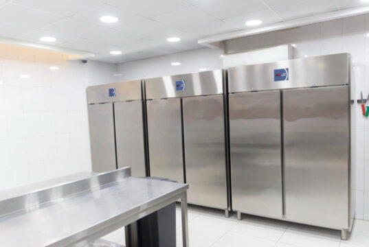 https://www.freepik.com/premium-photo/room-with-refrigeration-equipment-cutting-meata-place-store-meat-restaurant_174015244.htm#fromView=search&page=1&position=41&uuid=a0fec634-1cfe-4fa6-a132-794e690a3587&query=commercial+freezer