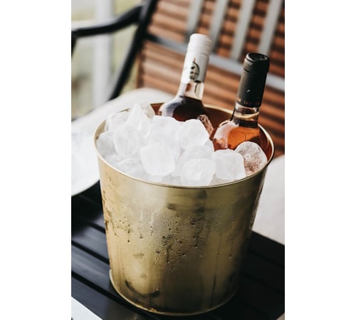 4800335 https://www.freepik.com/premium-photo/close-up-alcohol-with-ice-table_100475849.htm#fromView=search&page=1&position=10&uuid=c47fa2d2-12f1-479a-aacd-234bd12ede96&query=wine+on+ice