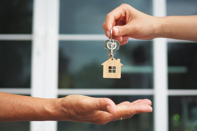 small-vecteezy_home-buyers-are-taking-home-keys-from-sellers-sell-your_19568713_small https://www.vecteezy.com/photo/19568713-home-buyers-are-taking-home-keys-from-sellers-sell-your-house-rent-house-and-buy-ideas