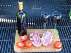https://www.vecteezy.com/photo/18124300-two-glass-of-red-wine-steak-and-tomatoes-on-barbecue-outdoors